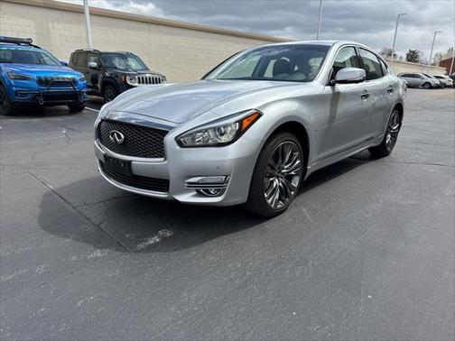 2019 INFINITI Q70 3.7X LUXE