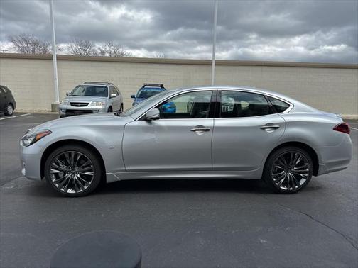 2019 INFINITI Q70 3.7X LUXE