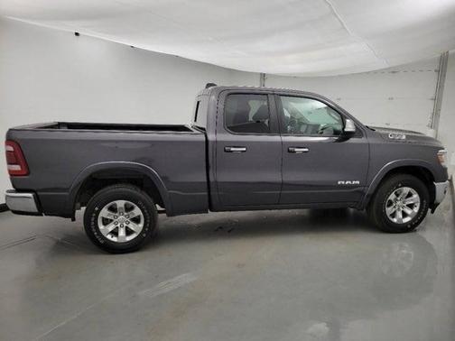 Photo 3 of 33 of 2020 RAM 1500 Laramie