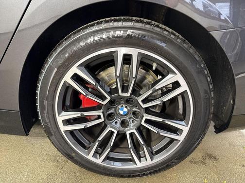 Carbon Black Metallic 2026 BMW 530 xDrive