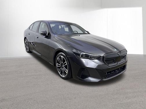Carbon Black Metallic 2026 BMW 530 xDrive