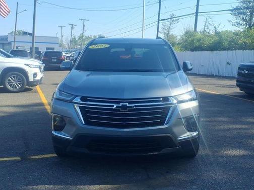 Sterling Gray Metallic 2023 Chevrolet Traverse LT Cloth