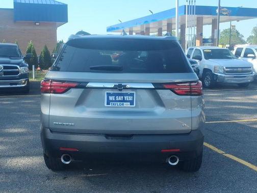 Sterling Gray Metallic 2023 Chevrolet Traverse LT Cloth