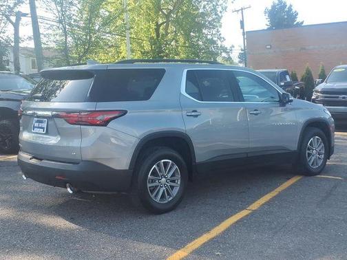 Sterling Gray Metallic 2023 Chevrolet Traverse LT Cloth
