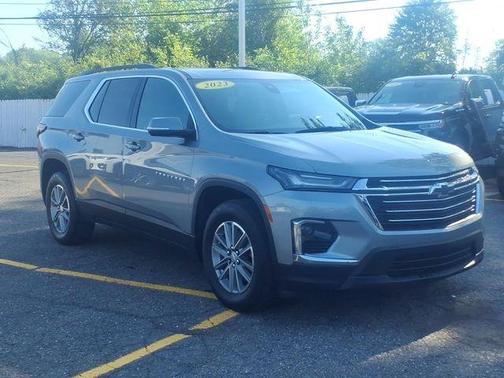 Sterling Gray Metallic 2023 Chevrolet Traverse LT Cloth