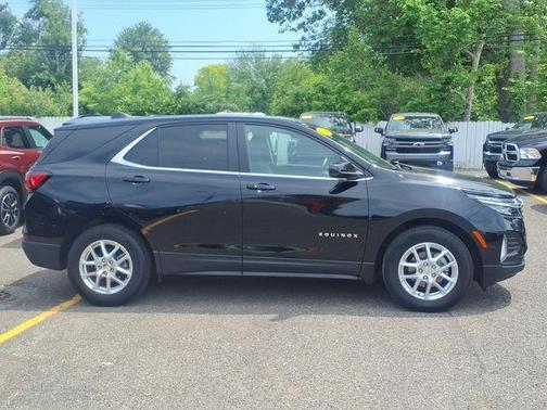Mosaic Black Metallic 2024 Chevrolet Equinox LT