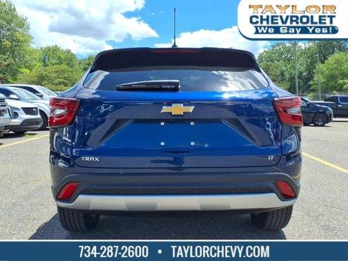 Blue Glow Metallic 2024 Chevrolet Trax LT