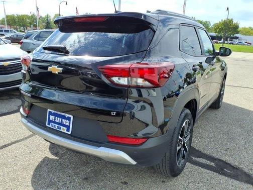 Mosaic Black Metallic 2024 Chevrolet Trailblazer LT