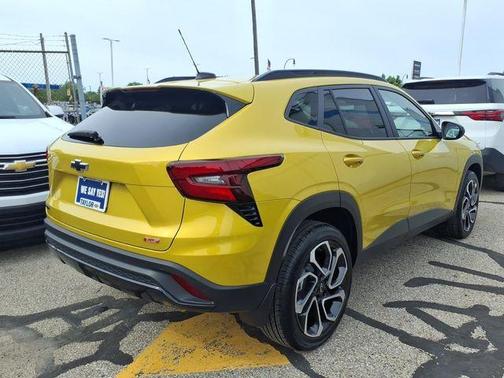 Nitro Yellow 2025 Chevrolet Trax 2RS