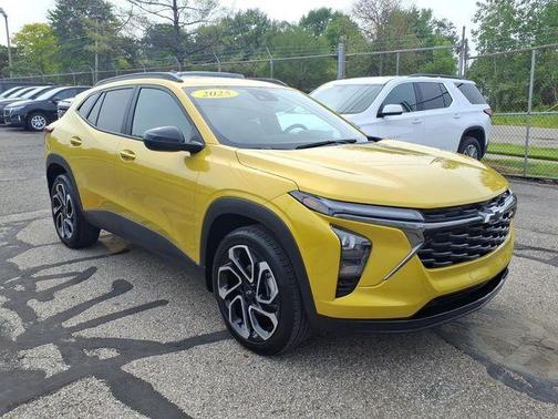 Nitro Yellow 2025 Chevrolet Trax 2RS