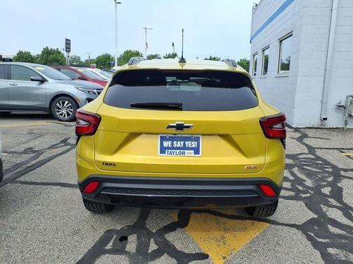 Nitro Yellow 2025 Chevrolet Trax 2RS