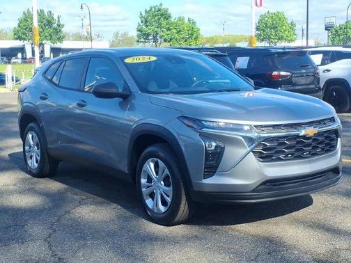 Sterling Gray Metallic 2024 Chevrolet Trax LS