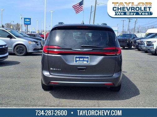 2022 Chrysler Pacifica Touring-L