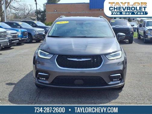 2022 Chrysler Pacifica Touring-L