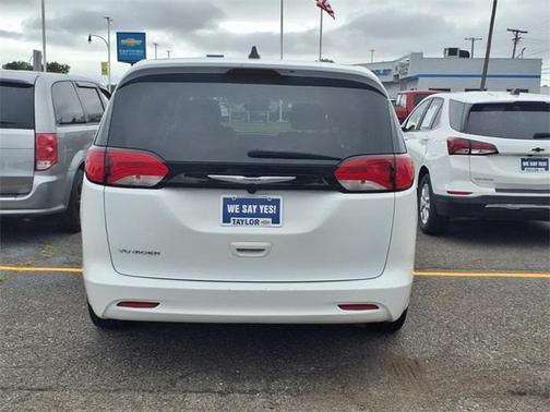 2023 Chrysler Voyager LX