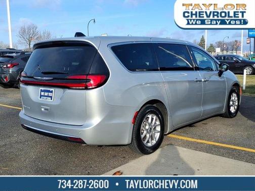 2024 Chrysler Pacifica Touring-L