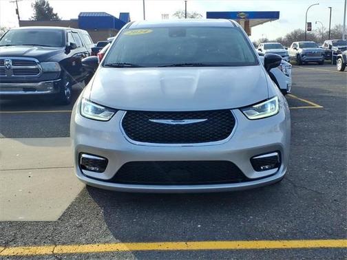 2024 Chrysler Pacifica Touring-L