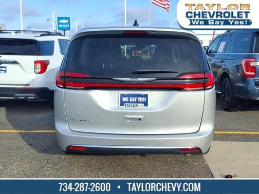 2024 Chrysler Pacifica Touring-L