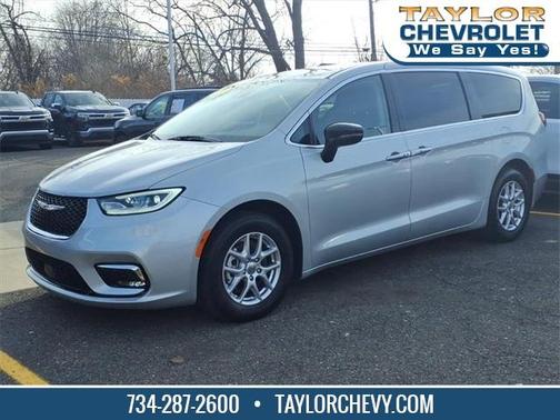 2024 Chrysler Pacifica Touring-L