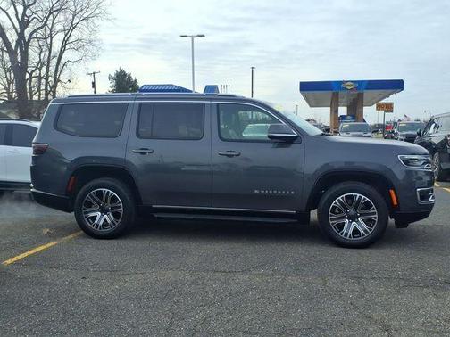 Metallic 2022 Jeep Wagoneer Series III