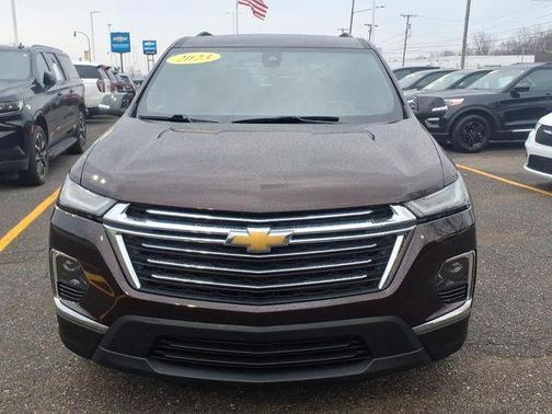 Black Cherry Metallic 2023 Chevrolet Traverse LT Cloth
