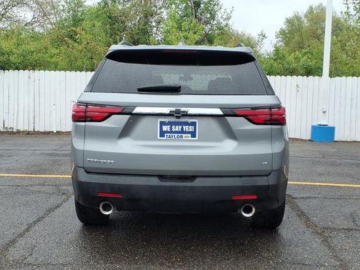 Sterling Gray Metallic 2023 Chevrolet Traverse LT Cloth