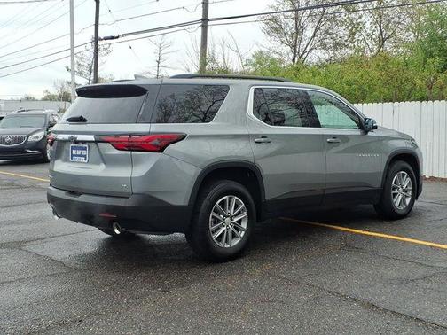 Sterling Gray Metallic 2023 Chevrolet Traverse LT Cloth