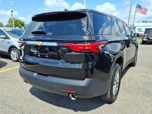 Mosaic Black Metallic 2023 Chevrolet Traverse LS