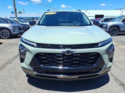 Green 2024 Chevrolet Trax ACTIV
