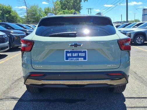 Green 2024 Chevrolet Trax ACTIV
