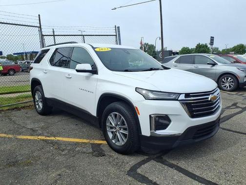 Summit White 2023 Chevrolet Traverse LT Cloth