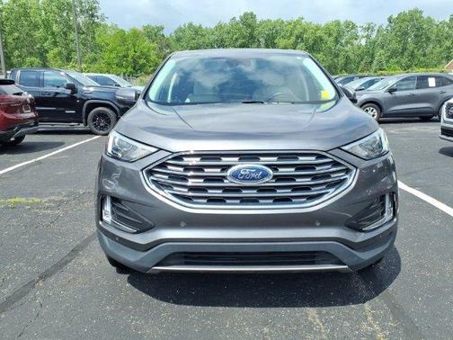 Gray Metallic 2022 Ford Edge Titanium