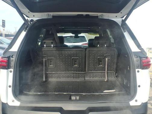 Summit White 2023 Chevrolet Traverse LT Leather