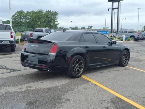 2018 Chrysler 300 S