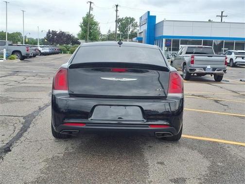 2018 Chrysler 300 S