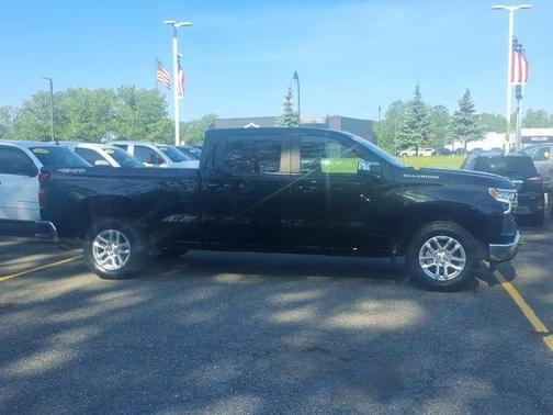 Black 2022 Chevrolet Silverado 1500 LT