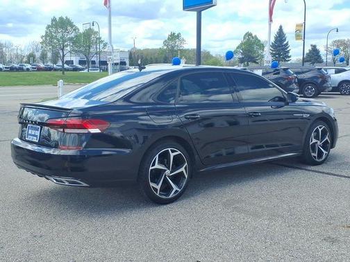 Deep Black Pearl Effect 2021 Volkswagen Passat 2.0T R-Line
