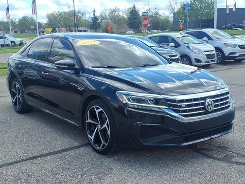Deep Black Pearl Effect 2021 Volkswagen Passat 2.0T R-Line