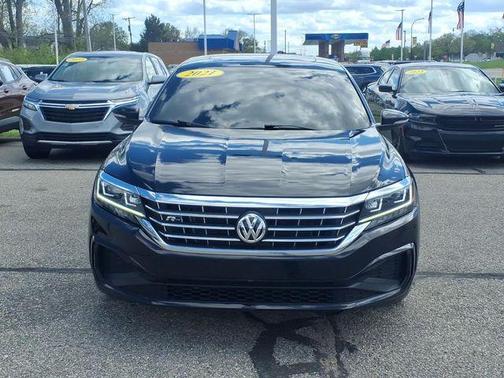 Deep Black Pearl Effect 2021 Volkswagen Passat 2.0T R-Line