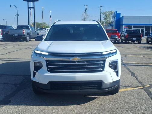 Summit White 2024 Chevrolet Traverse LT