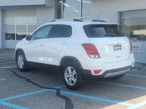 Summit White 2019 Chevrolet Trax LT