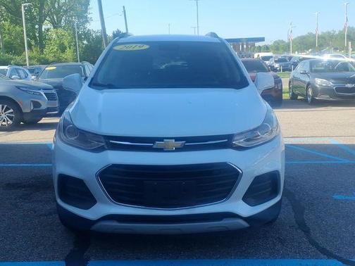 Summit White 2019 Chevrolet Trax LT