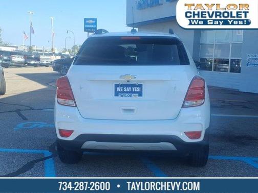 Summit White 2019 Chevrolet Trax LT