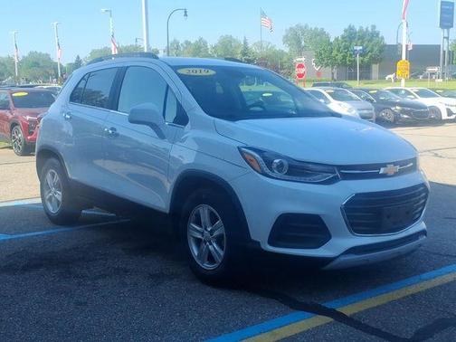 Summit White 2019 Chevrolet Trax LT