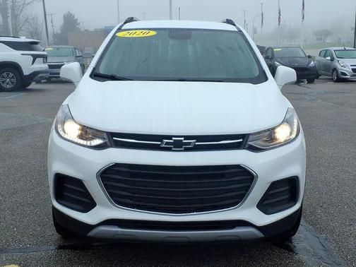 Summit White 2020 Chevrolet Trax LT