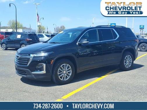 Mosaic Black Metallic 2023 Chevrolet Traverse LT Cloth