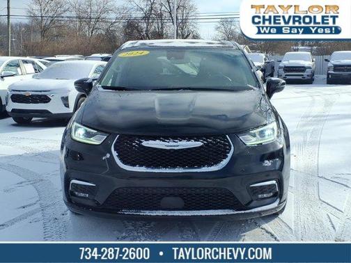 2024 Chrysler Pacifica Touring-L