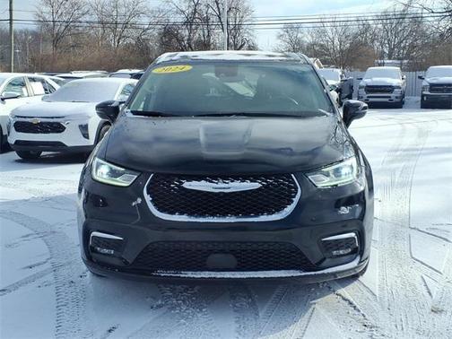 2024 Chrysler Pacifica Touring-L