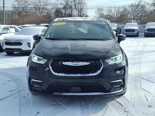 2024 Chrysler Pacifica Touring-L