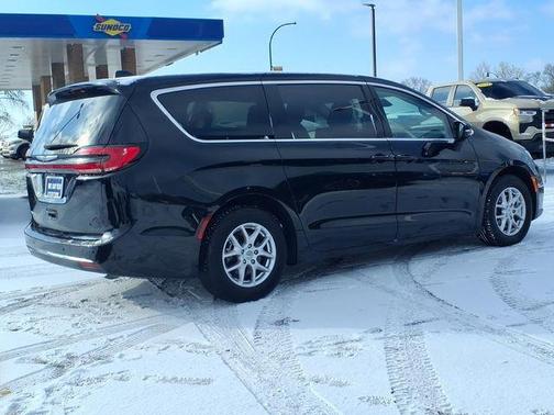 2024 Chrysler Pacifica Touring-L